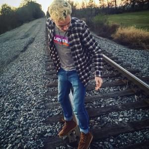 Meet your Posher, Zachary